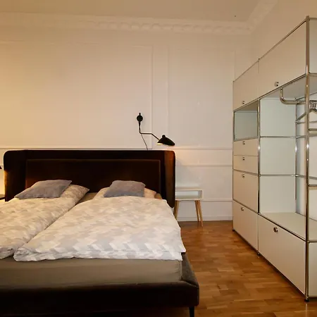 Zentrales Hochwertiges Gruenderzeit-apartment Thomasius * Lipsk